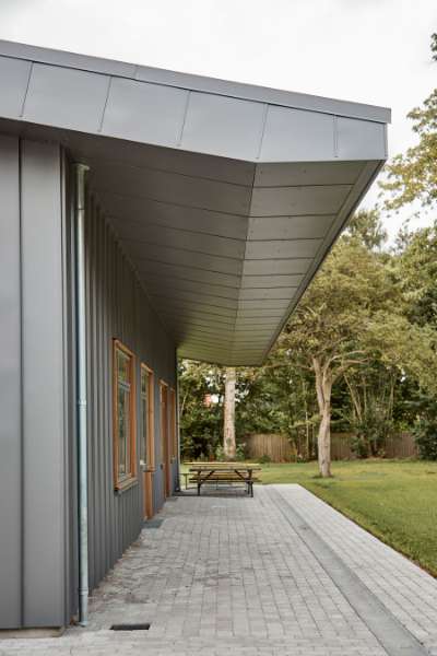 Die Sankt-Birgitta-Schule erhält einen supereleganten „Stahlpavillon“, Privatschule – Østergade 64, 4930 Maribo, Dänemark